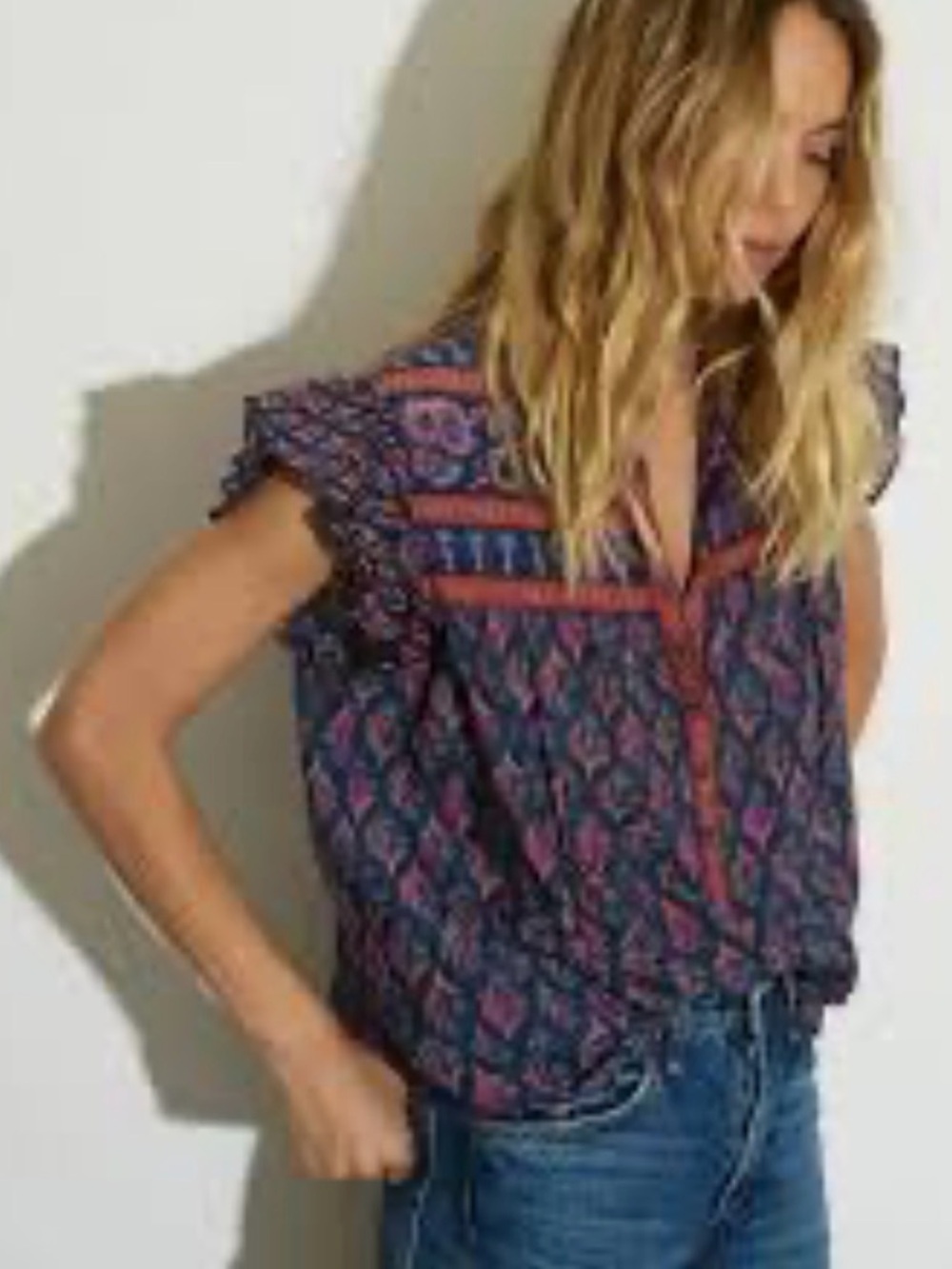 XiRENA Navy and Pink Printed Flutter Sleeve Blouse